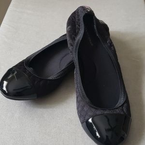 Black ballerina flats